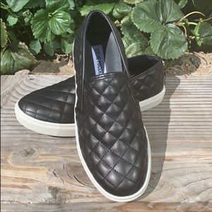 🖤🖤ECENTRCQ black Steve Madden slip ons 🖤🖤